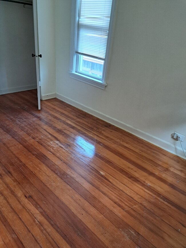 Building Photo - 415 N Sheridan Rd