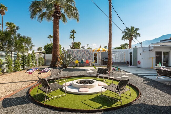 Building Photo - Retro Chic Oasis Saltwater Pool, Spa & Mnt...