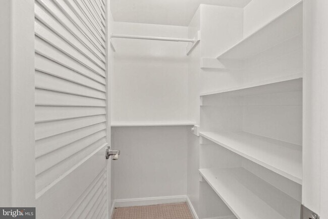 Building Photo - 1101 S Arlington Ridge Rd