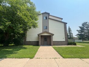 Building Photo - 418 5th Ave S