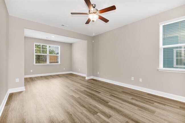 Building Photo - 7068 Shooting Star Way