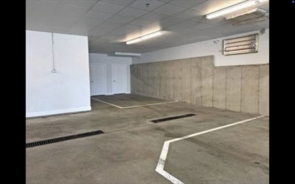 Building Photo - 49 Leyden St