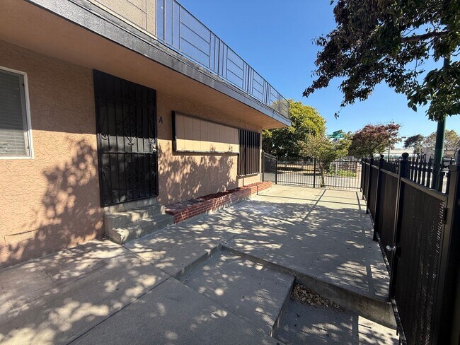 Building Photo - 301 Willard Ave
