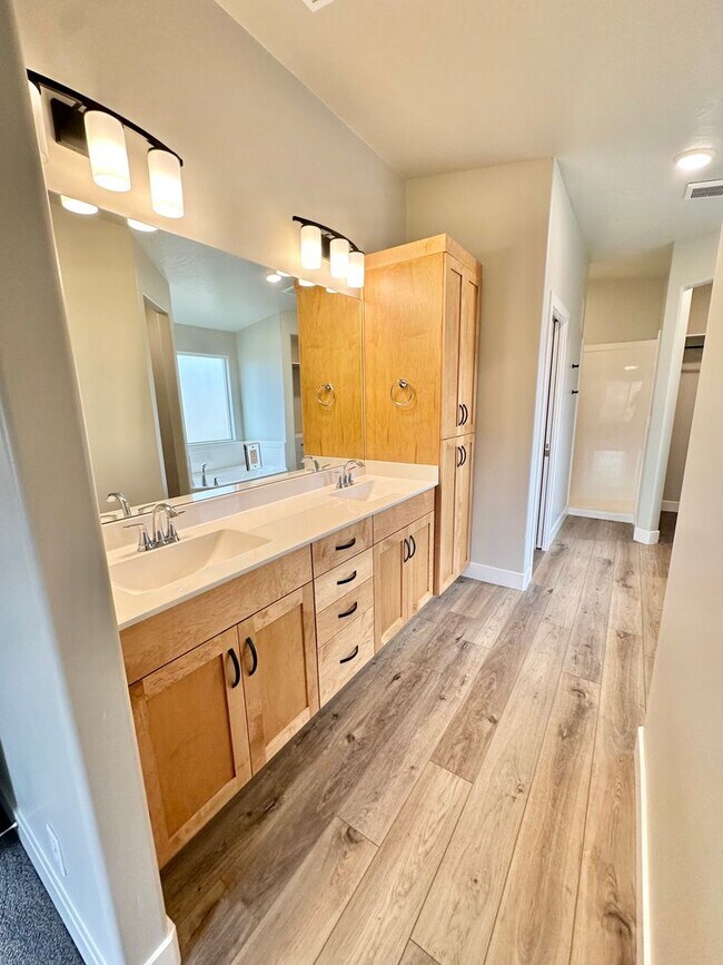 Building Photo - Beautiful Red Waters Home