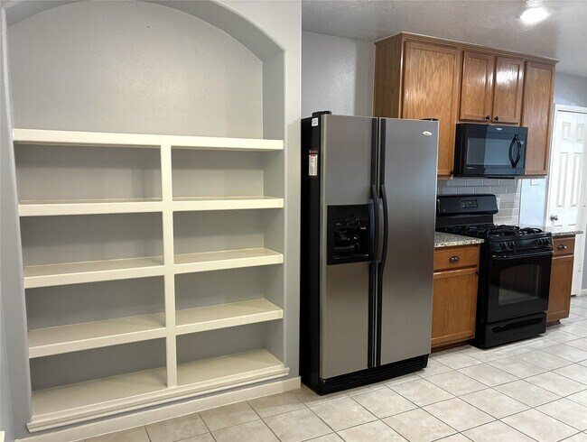 Building Photo - 22410 Barrell Springs Ln