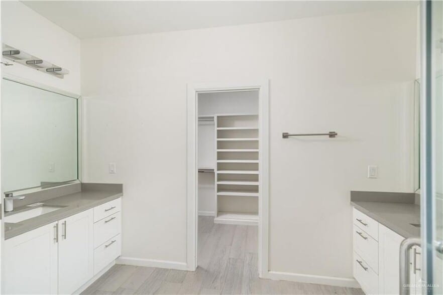 Building Photo - 1505 E Encino Ave