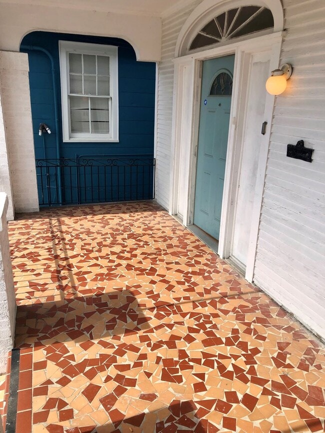 Building Photo - Spacious 3BD, 2 Story Home, Two Full Baths, & Driveway! Backyard Too