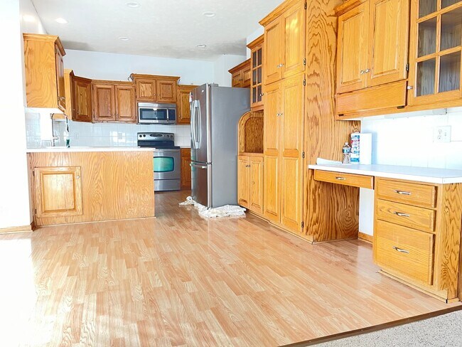 Building Photo - Northwest Omaha Gem: 2,700 Sq Ft, 3-Bedroom, Walk-Out Finished Basement, Fenced Yard, 3-Car Garag...