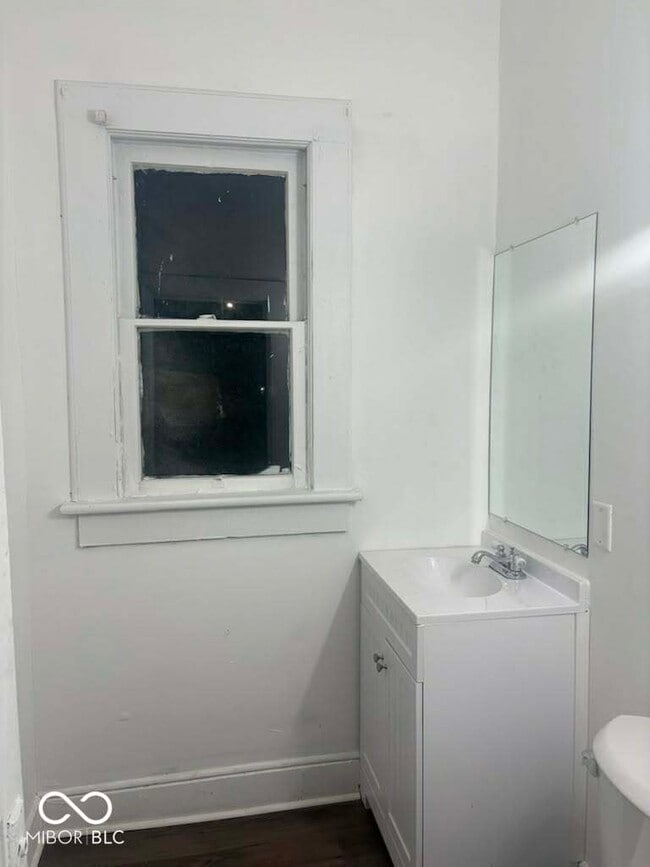 Building Photo - 1014 W 33rd St