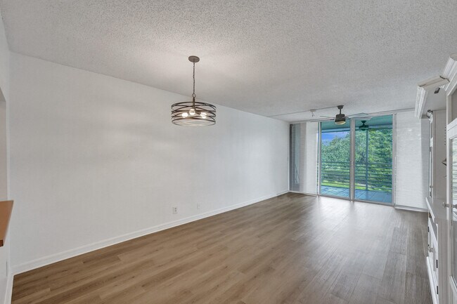 Building Photo - 9470 Poinciana Pl