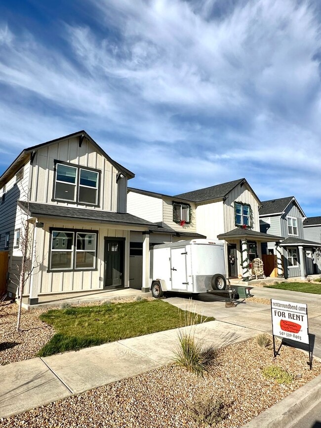 Building Photo - Bright & Modern in NW Redmond
