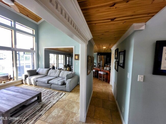 Building Photo - Riverfront Living with Private Boat Launch