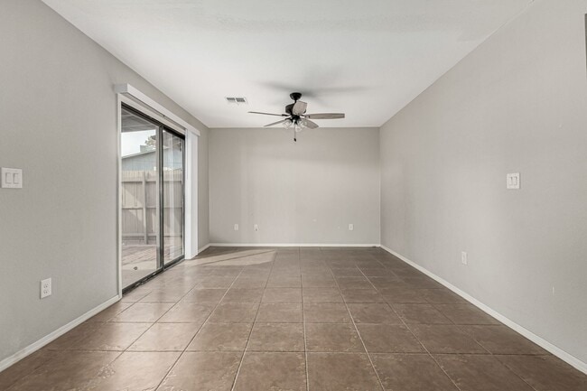 Building Photo - 2 Bedroom 1 Bath Condo in Desirable Chandl...
