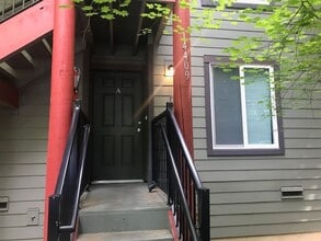 Building Photo - Updated Condo Near Microsoft - Bellevue & ...