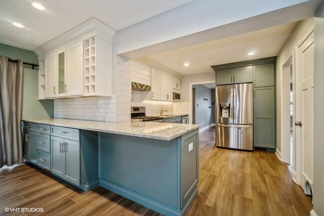Building Photo - Renovated 3 bedroom home in award winning ...