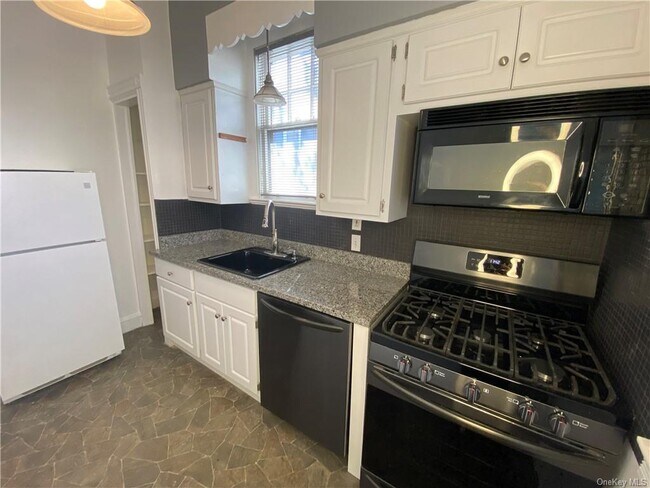 Building Photo - 132 Cottage Ave