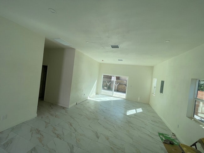 Building Photo - 11954 Redbank St