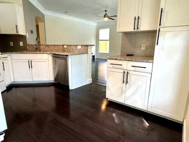 Building Photo - Stunning 2/2 Condo For Rent in Mirabella - Superb Location!