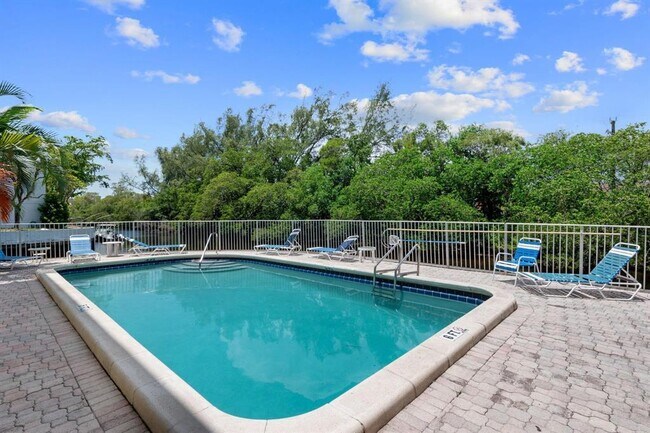 Building Photo - 1400 NE 57th Ct