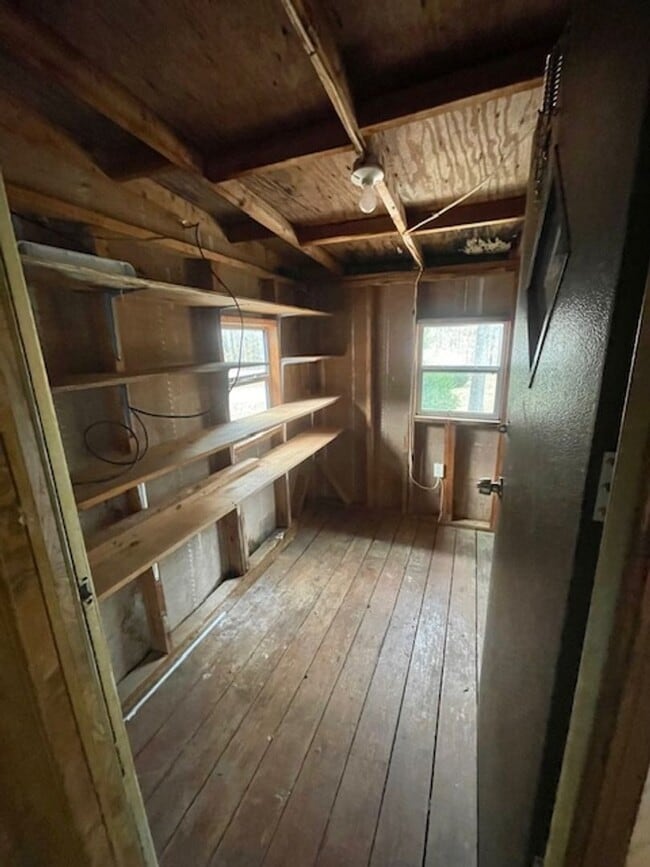 Building Photo - Near Bleeker Junction