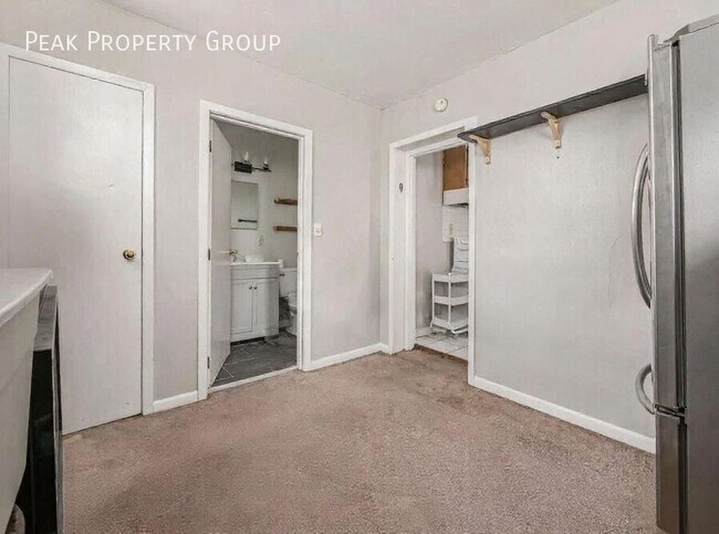 Building Photo - 227 E Northwood Ave