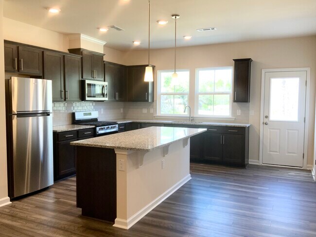 Building Photo - 836 Falls Grove Trl