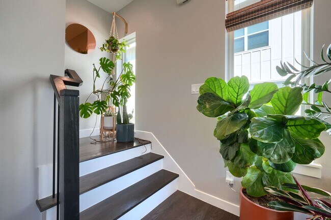 Building Photo - End Unit Townhome