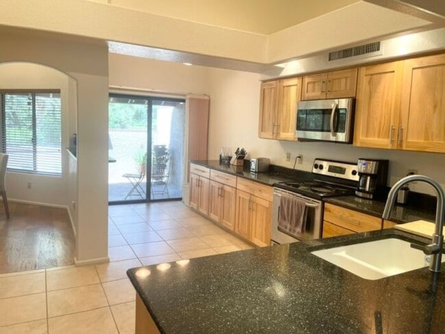 Building Photo - Beautiful home in gated community