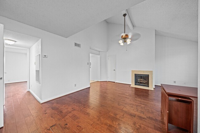 Building Photo - 12100 Overbrook Ln