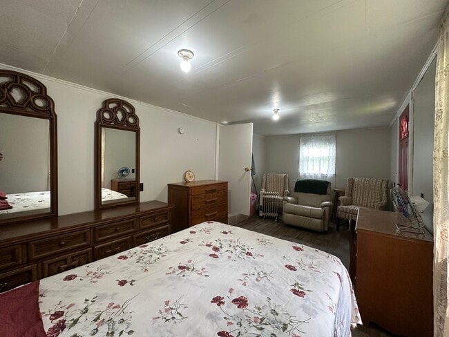 Building Photo - 3 bedroom/1 bath house  Fall Branch, TN