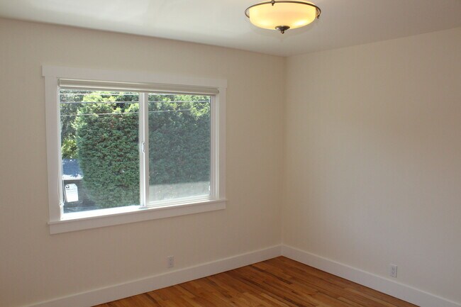 Building Photo - West Crescent Drive