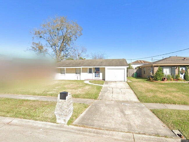 Building Photo - 37 Aster Ln