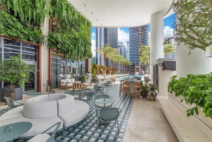 Building Photo - 801 S Miami Ave