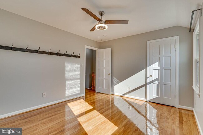 Building Photo - 2722 Jefferson Dr