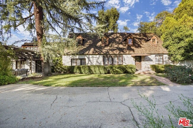 Building Photo - 23057 Sylvan St