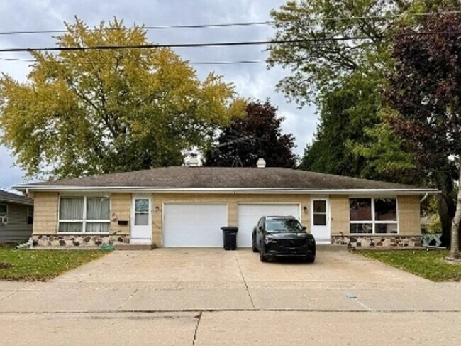 Building Photo - 2018-2020 Parkside Drive - 2020