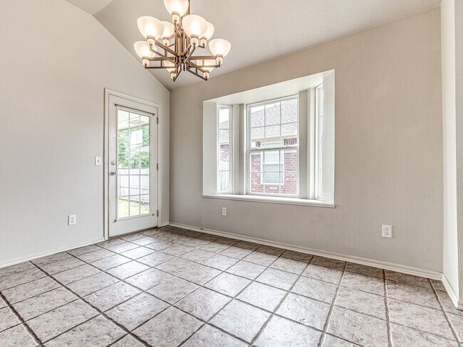 Building Photo - Charming home in North Edmond + Deer Creek Schools