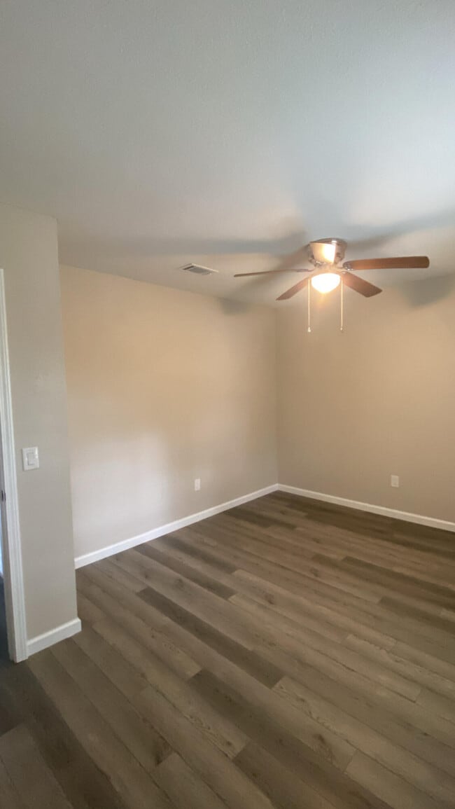 Building Photo - 122 Hampton Dr