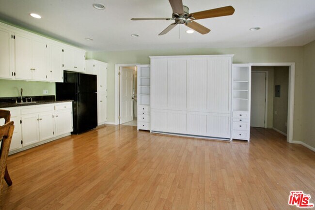 Building Photo - 251 S Citrus Ave