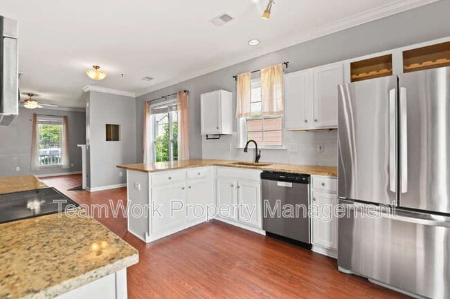 Building Photo - 307 Pimpernel St