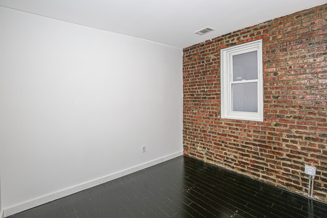 Building Photo - 1312 Putnam Ave