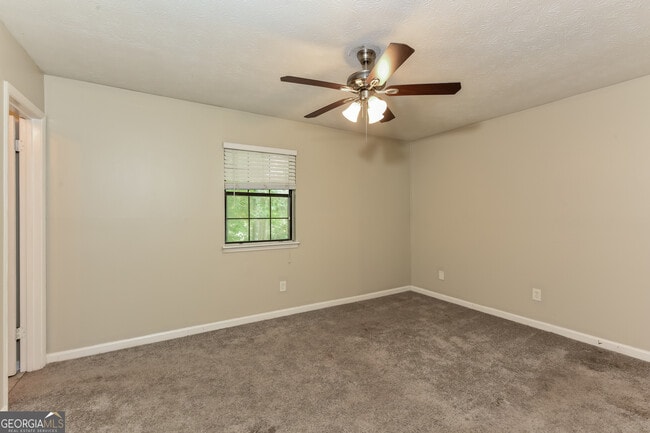 Building Photo - 5869 Bobbin Ln