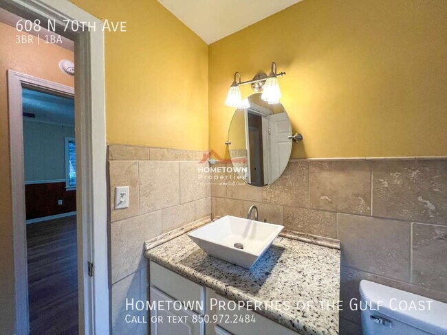 Building Photo - 608 N 70th Ave