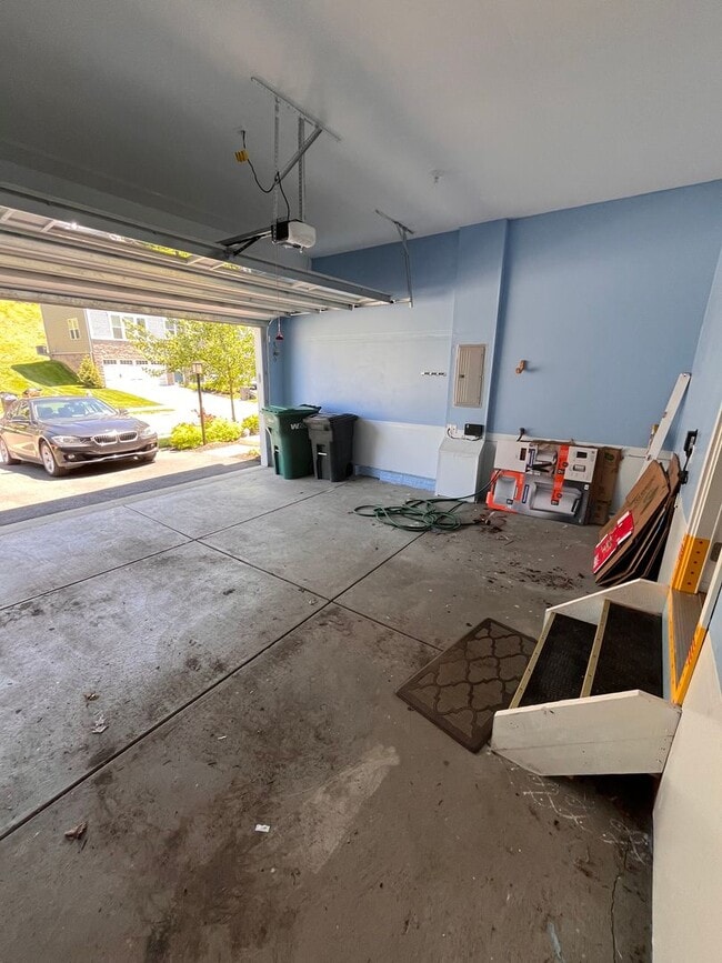 Building Photo - 437 Greenwood Dr