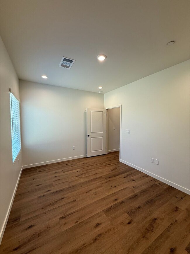 Building Photo - 16806 Mairs Dr