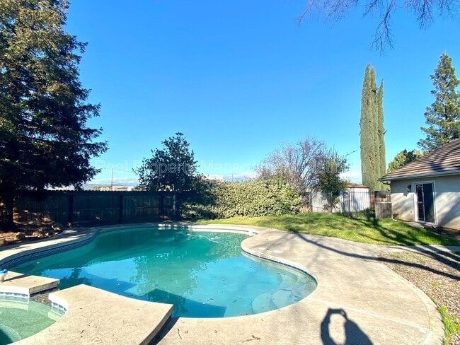 Building Photo - 2601 Fremont Ave