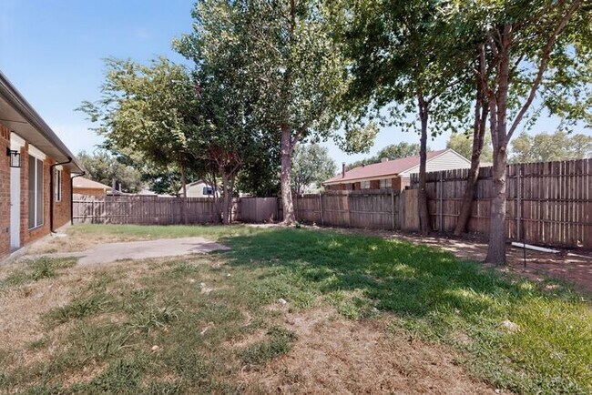 Building Photo - Gem In Flower Mound Waiting On You!!!