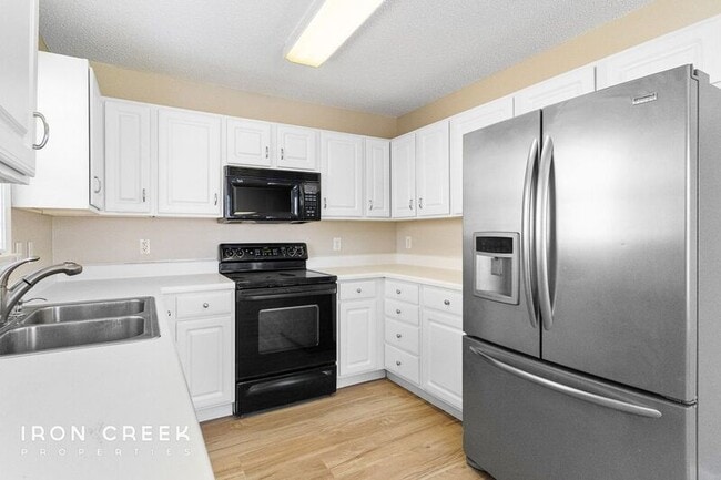 Building Photo - 89 Running Briar Rd