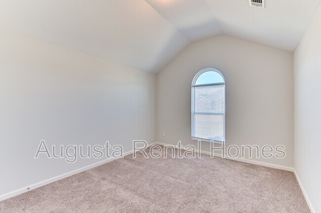 Building Photo - 2562 Inverness Dr