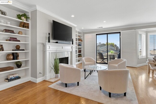 Building Photo - Four Bedroom Home with Panoramic Views